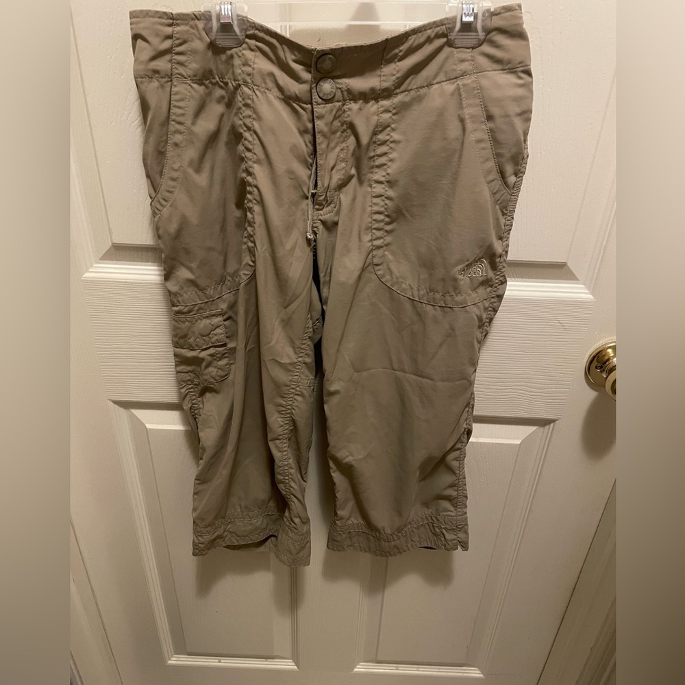 The North Face Size 6 Khaki Women’s Capris
